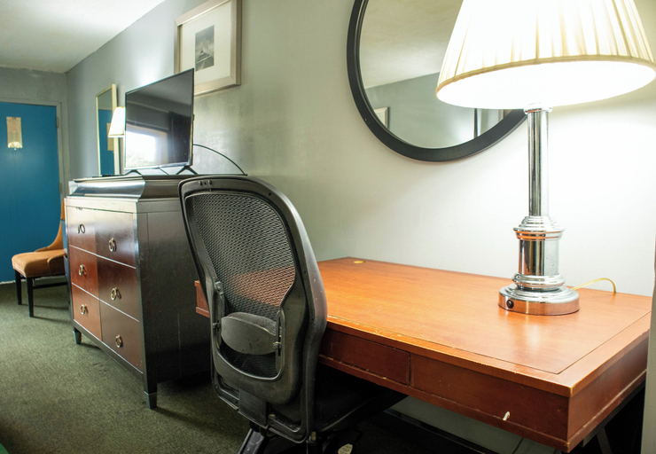 Others 5, Executive Inn, Caswell