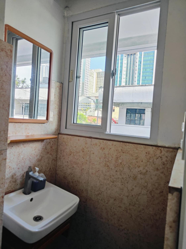 Bathroom 10