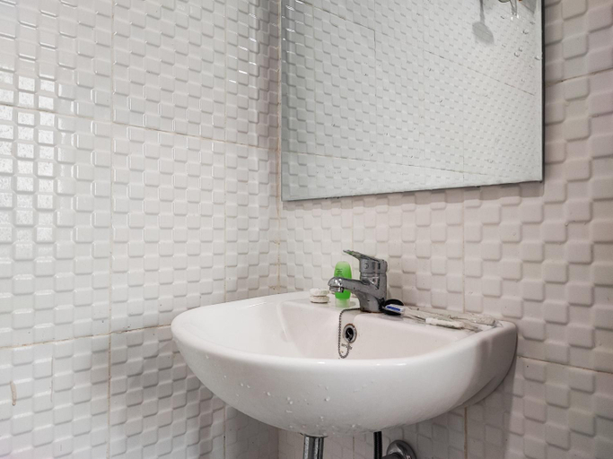 Bathroom 13