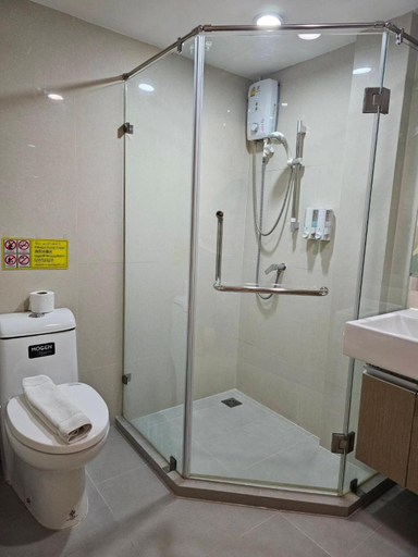 Bathroom 10