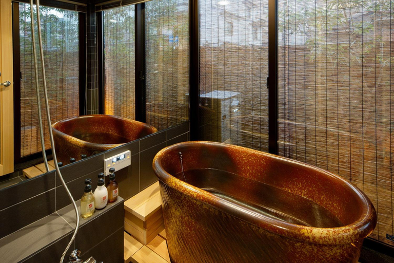 Bathroom 2, Kanade TojiMinamimon, Kyoto