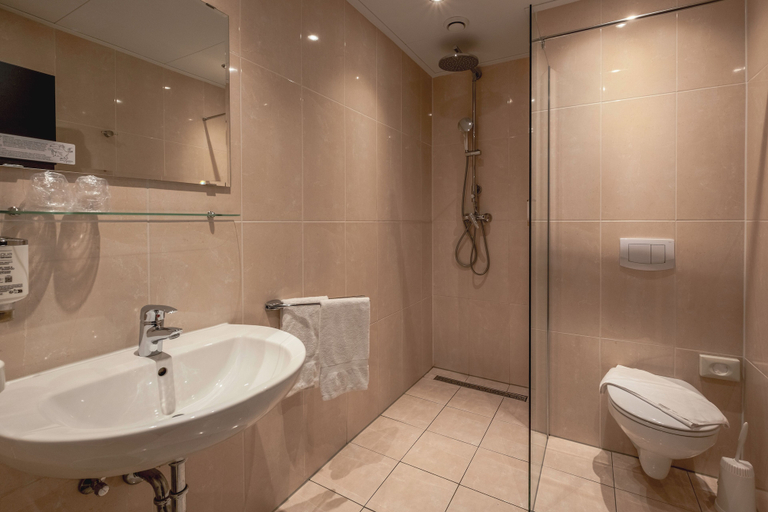 Bathroom 5, Hotel Winterberg Resort, Hochsauerlandkreis