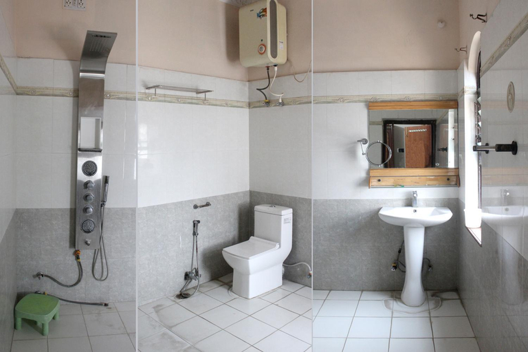 Bathroom, The Candy Suites, Ranchi