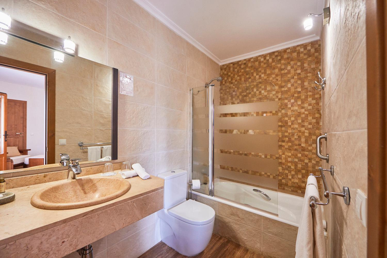 Bathroom 4, Es Quatre Cantons Hotel, Baleares