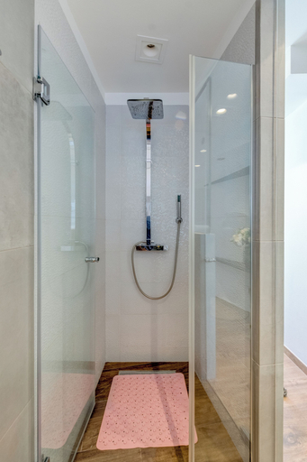 Bathroom 3, Versi & Note Luxury Rooms, Split