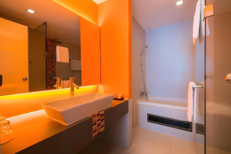 Bathroom 16