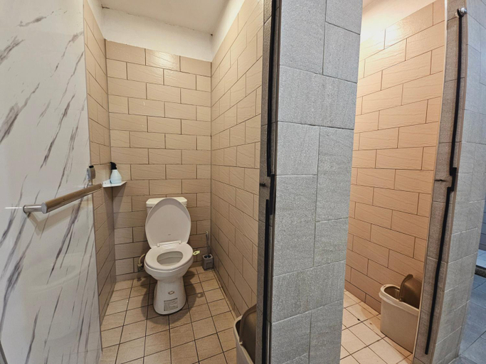 Bathroom 4, Meeting Mates Hostel, Taipei City