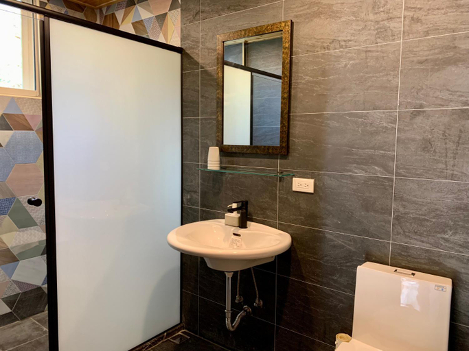Bathroom 3, The Cotswolds Villa, Nantou