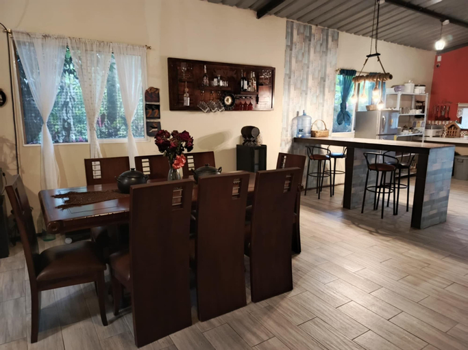 Food & Drinks 4, THE JUNGLE Vacation Home, Pastaza
