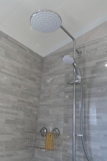 Bathroom 3, Hollicarrs - Lilypad Lodge, North Yorkshire