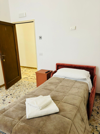 Bedroom 3, Great Central Apartment, Florence