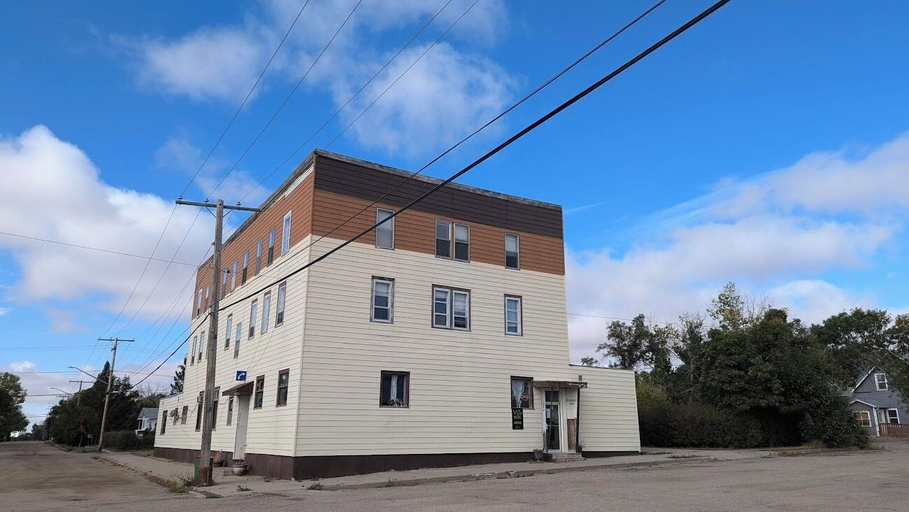 Exterior & Views, Dinsmore Hotel, Division No. 12