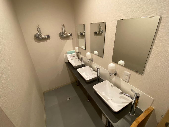 Bathroom 12