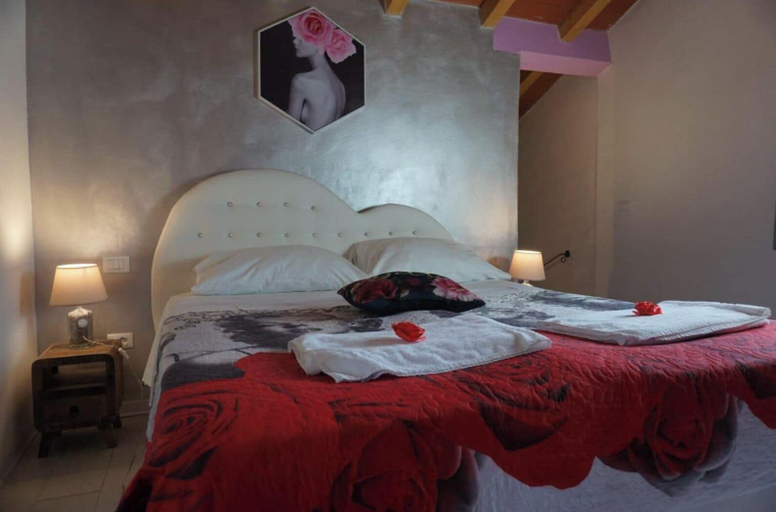 Bedroom 4, NOTTE ROSA SUITES & RELAX, Parma