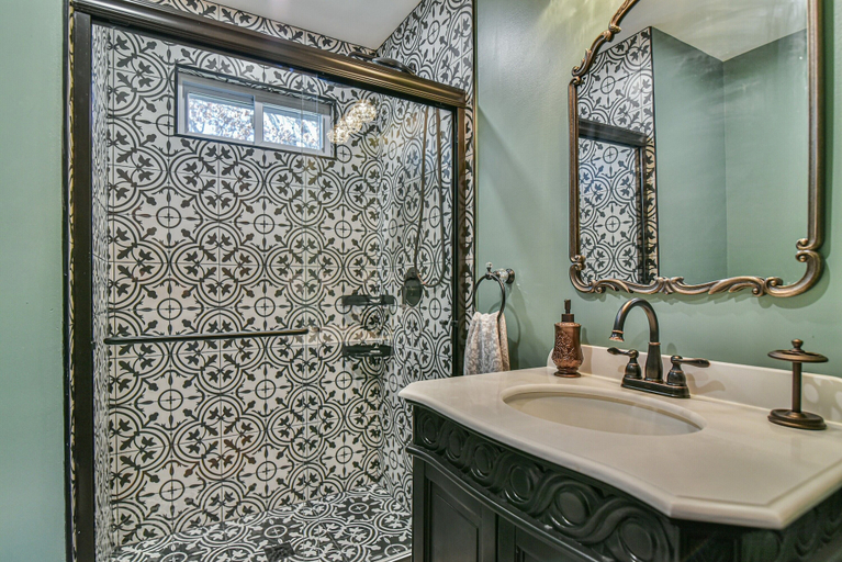 Bathroom 3, The Speakeasy, Buncombe