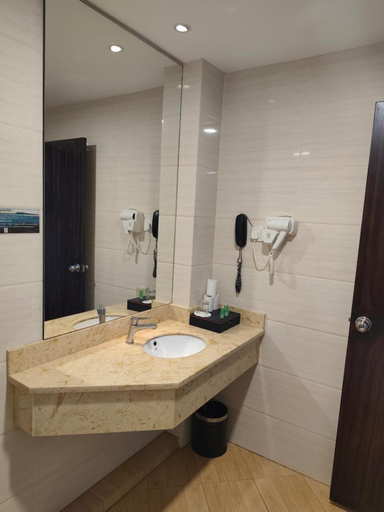 Bathroom 5, Lintas Platinum Hotel, Penampang