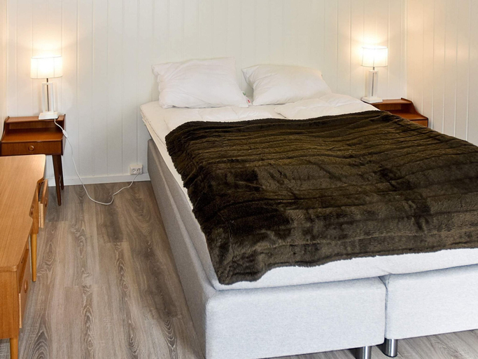 Bedroom 2, 7 Person Holiday Home in Averoy, Averøy