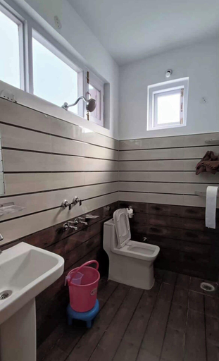 Bathroom 4, Karnataka House, Rudraprayag