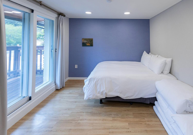 Bedroom 2, Jirisan Parkview Pension, Gurye