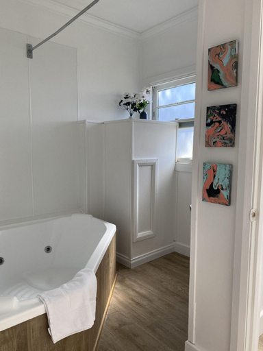 Bathroom 3, Giants Table and Cottages, Derwent Valley