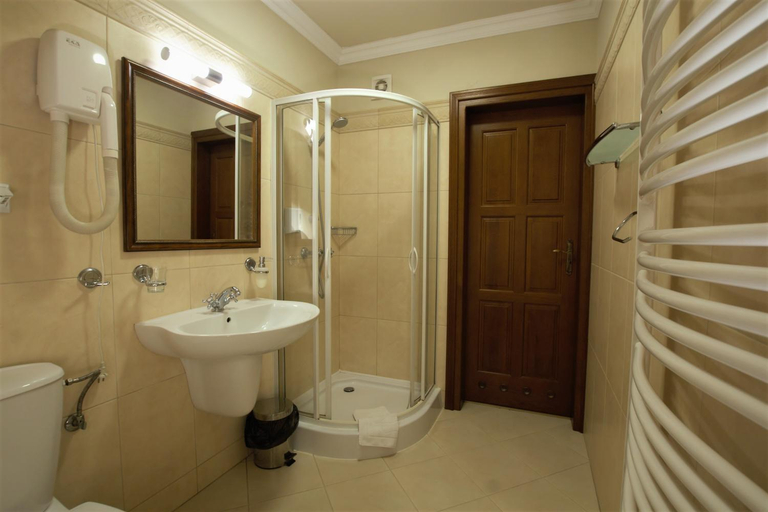 Bathroom 18