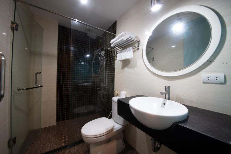 Bathroom 4, Omina Hanoi Hotel and Travel, Hoàn Kiếm
