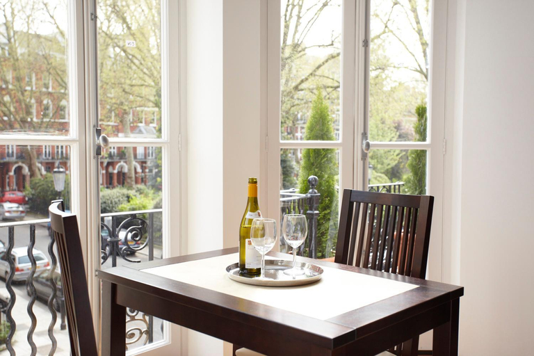 Food & Drinks 5, Presidential Apartments - Kensington, London