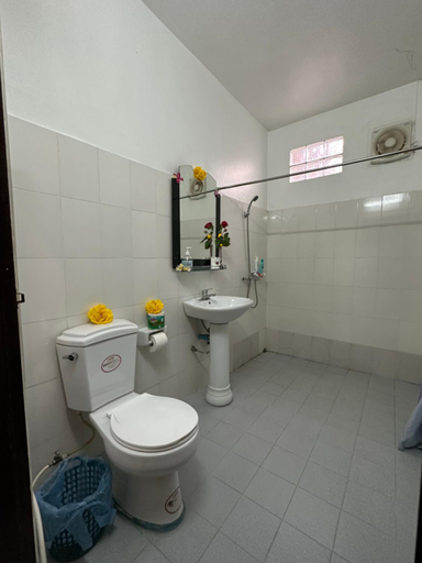 Bathroom 4, Villa Alounsavath Mekong Riverside, Chomphet