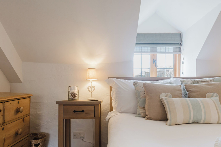 Bedroom 2, Sweetheart Cottage-Cosy 2BD in Cotswolds, Oxfordshire