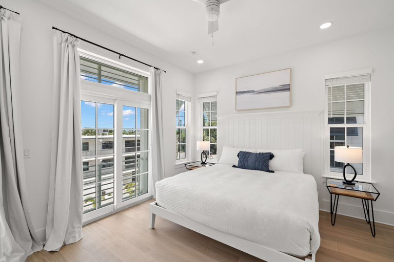 Room 2, The Gemma Collection - 4 Stunning CWB Pool Homes, Pinellas