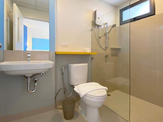 Bathroom 4, HOP INN Bangkok Onnut Station, Khlong Toey