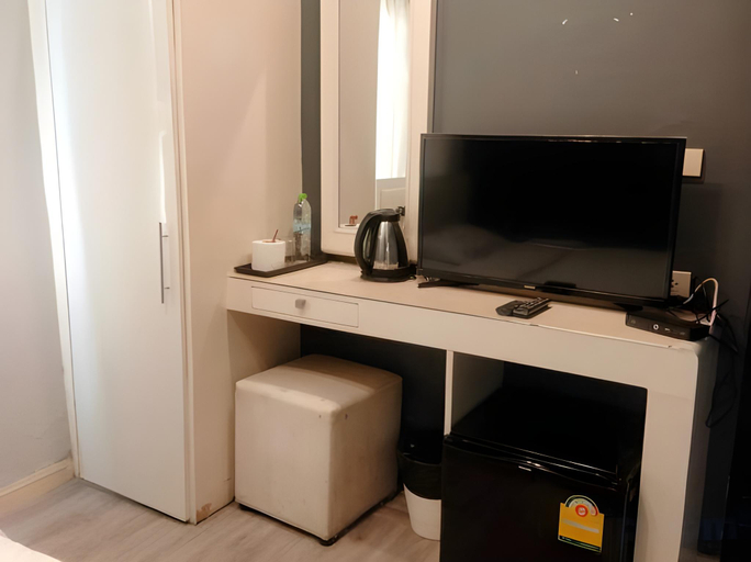 Others 5, V30 Sukhumvit, Khlong Toey