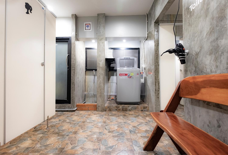Bathroom 4, Check-in My Hostel, Pathum Wan
