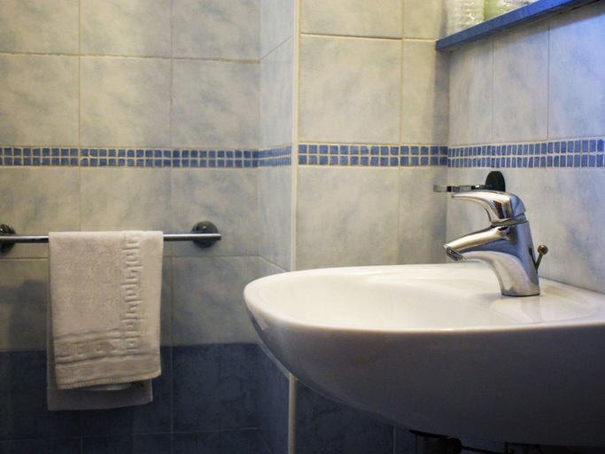 Bathroom 5, Hotel Bamby, Rimini