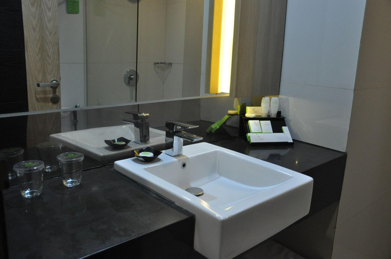 Bathroom 5, Sala View Hotel, Solo