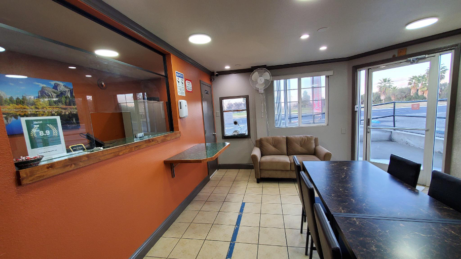 Public Area 2, Corcoran Country Inn, Kings