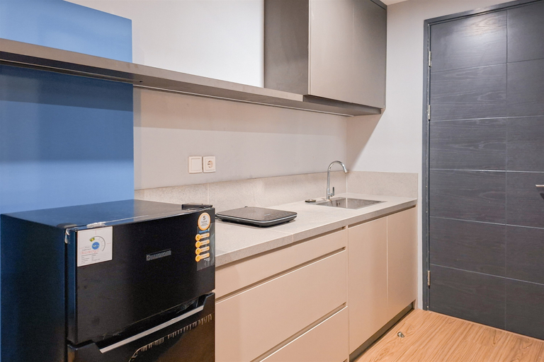 Others 4, Well Furnished 1BR at Collins Boulevard Apartment By Travelio, Tangerang