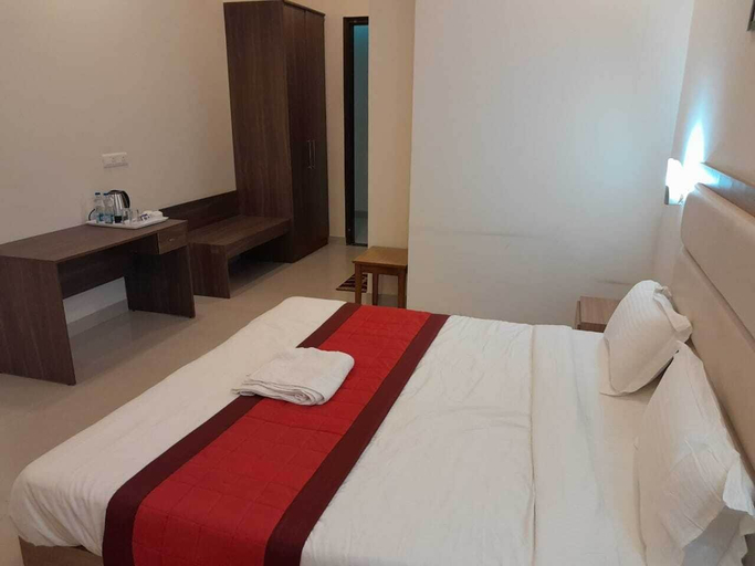 Bedroom 4, Hotel The Luxem, Gurgaon