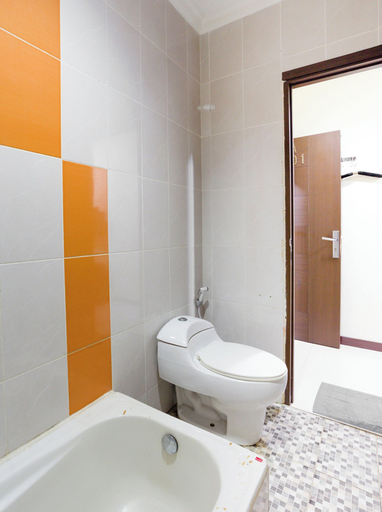 Bathroom, Hotel O Bekasi Near Mall Lippo Cikarang Formerly Hotel Addictk, Cikarang
