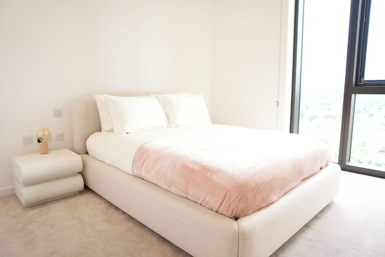 Bedroom 2, Luxurious Haven in Battersea, London