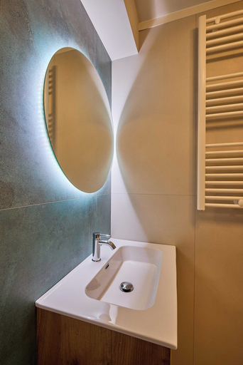 Bathroom 5, Relais Tiburtina, Rome