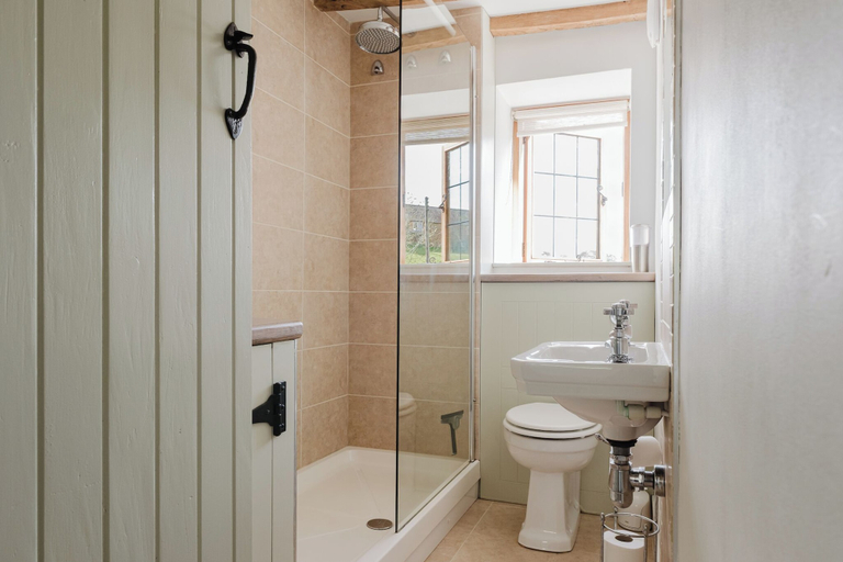 Bathroom 3, Sweetheart Cottage-Cosy 2BD in Cotswolds, Oxfordshire