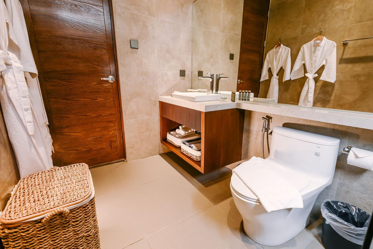 Bathroom 4, Tana Beach Villas, Lian