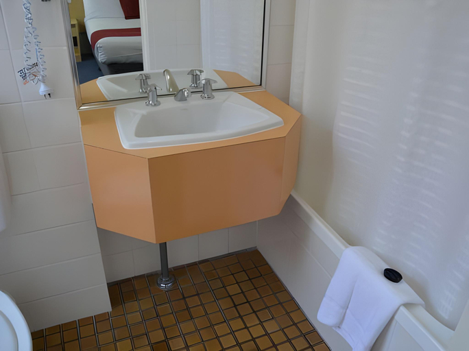 Bathroom 15