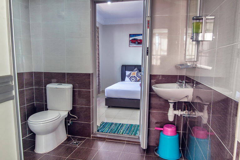 Bathroom 13