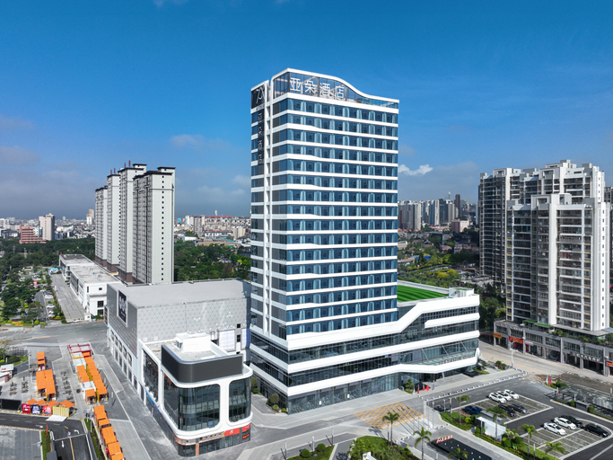 Exterior & Views