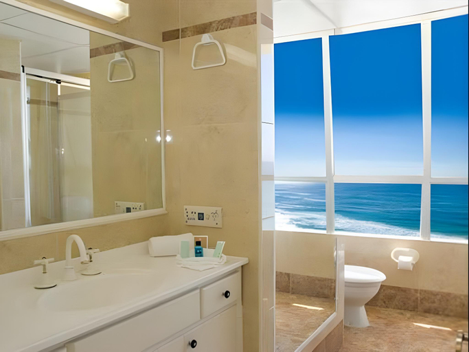 Bathroom 4, Chateau Beachside Resort, Gold Coast