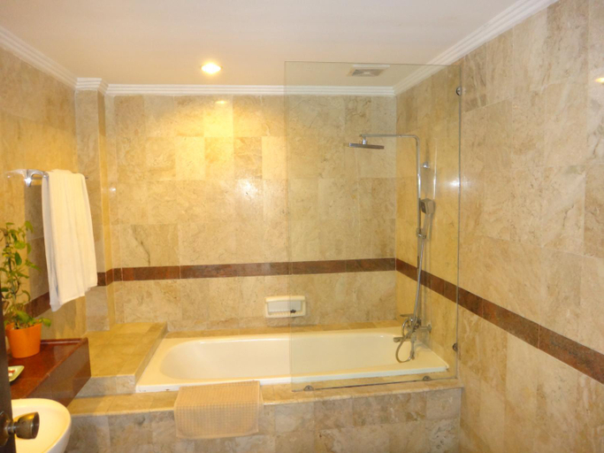 Bathroom 4, Private Apartments at Jayakarta Residence, Badung