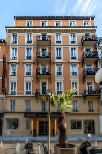 Exterior & Views
