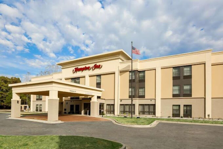 Exterior & Views 2, Countryside Inn and Suites, Jackson